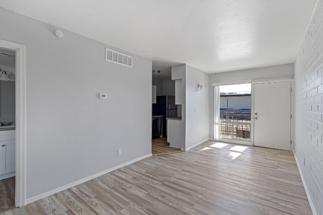 Building Photo - 5570 E Hampton St