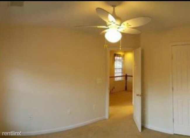 Building Photo - 3 br, 3 bath Townhome - 15701 Palermo Ter