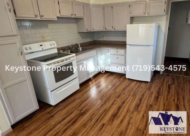 Foto del edificio - Charming 2-Bedroom Ranch-Style Home with Attached Garage $1280/$1280