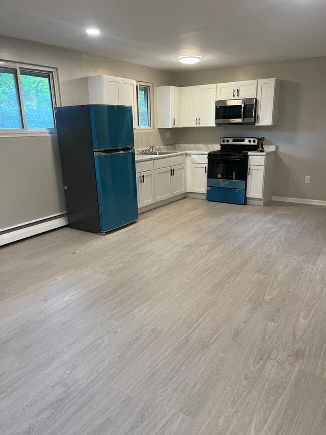 Building Photo - 9 W Browning Rd