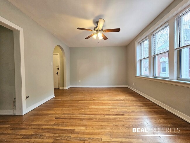 Building Photo - 542 W Surf St