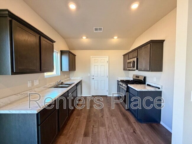 Building Photo - 1112 Raven Dr