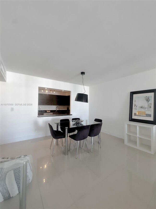 Foto del edificio - 19390 Collins Ave