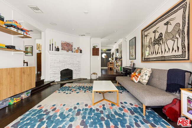 Foto del edificio - 4202 Benedict Canyon Dr