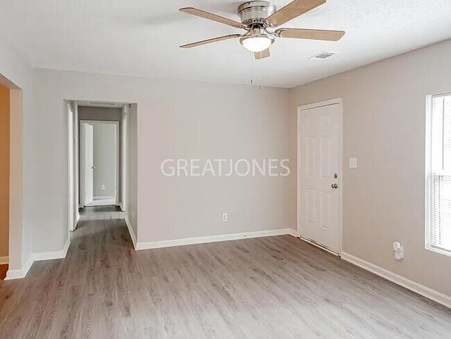 Foto del edificio - 4106 Darsey Ct