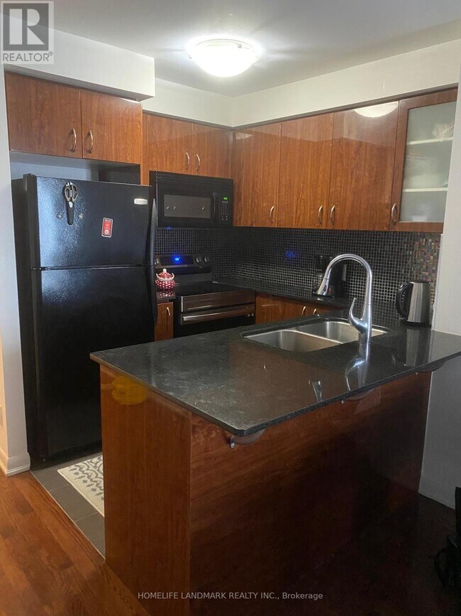 Photo du bâtiment - 5793-5793 Yonge St