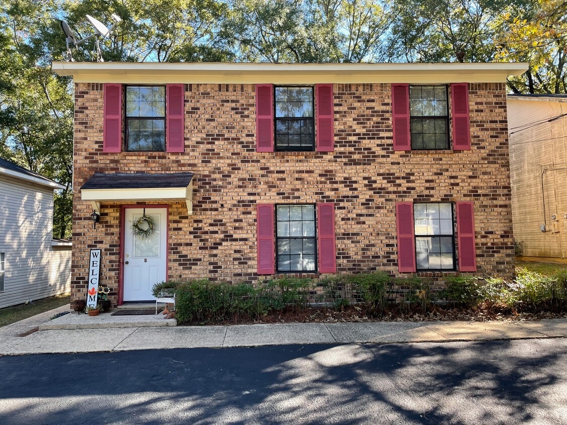 Building Front - 911 McCay Ave