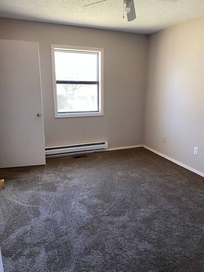 Foto del edificio - 3 bedroom/1 bathroom house