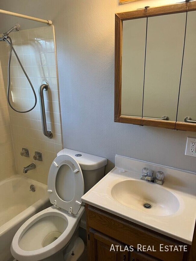 Foto del edificio - 2519 Wood Ave