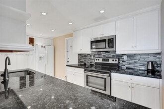 Building Photo - 1833 S Ocean Dr