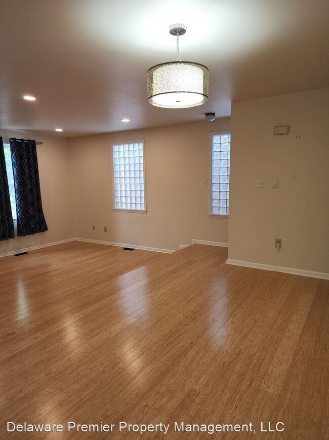 Building Photo - 3 br, 2.5 bath House - 49 E McCaulley Ct
