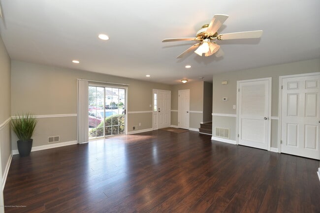 Building Photo - 709 Snowdrop Ct