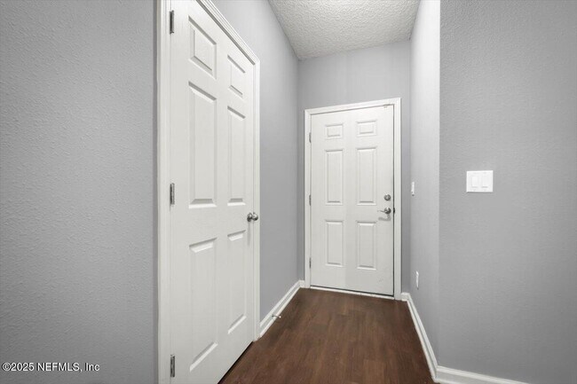 Foto del edificio - 613 Washington Ln