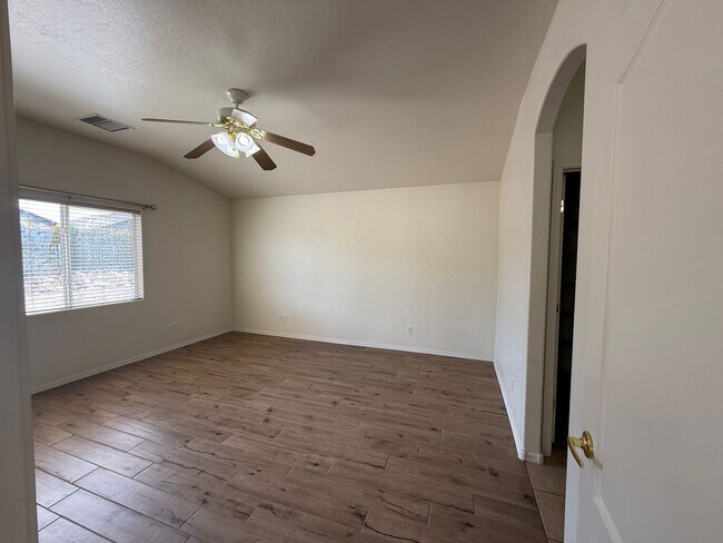 Foto del edificio - 2 Bedroom 2 Bath in Gated Community in Amante at Verde Fanta Fe Contact Property Pros 928-634-7710
