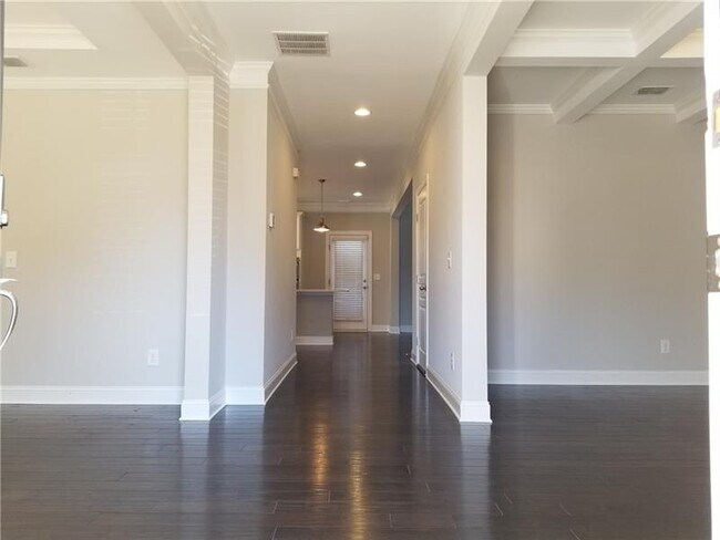 Building Photo - 1599 Chadwick Dr