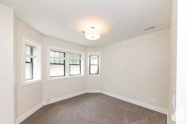 Foto del edificio - 4855 N Seeley Ave