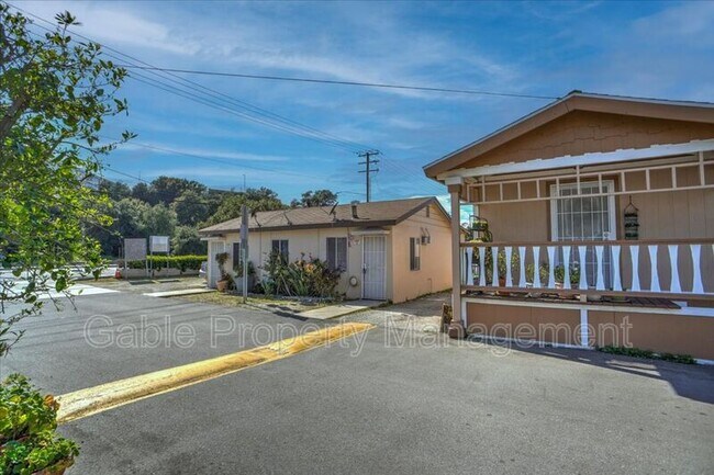 Foto del edificio - 23830 Newhall Ave