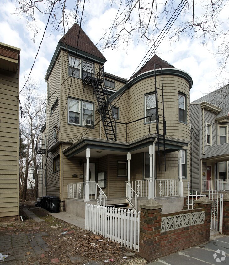 Primary Photo - 58 Van Reipen Ave