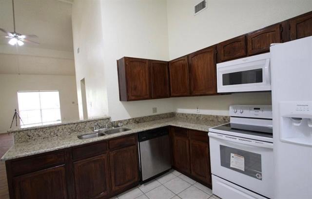 Foto del edificio - 302 Bluegrass Ln