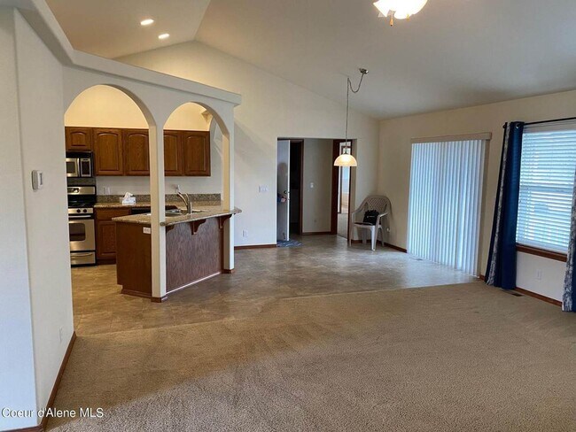 Building Photo - Strawberry Fields Home