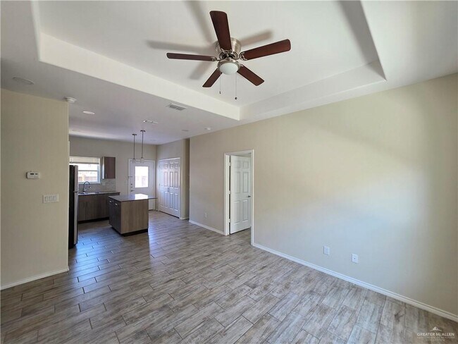 Building Photo - 5005 N Hiawatha Dr
