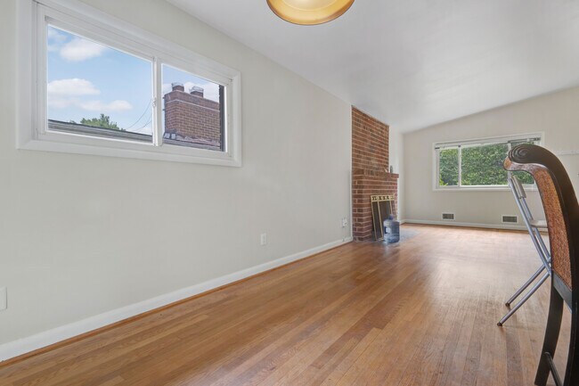 Foto del edificio - 4208 19th Pl NE