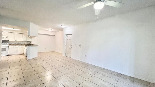 Building Photo - 3021 Alcazar Pl