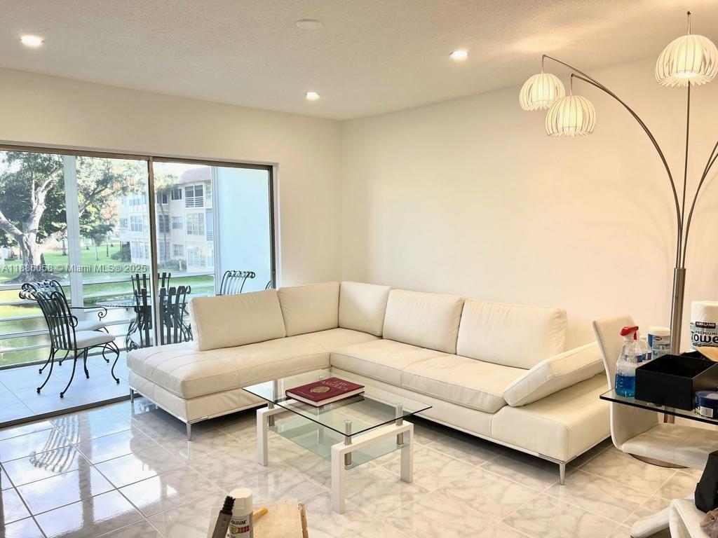 Foto principal - 5051 W Oakland Park Blvd