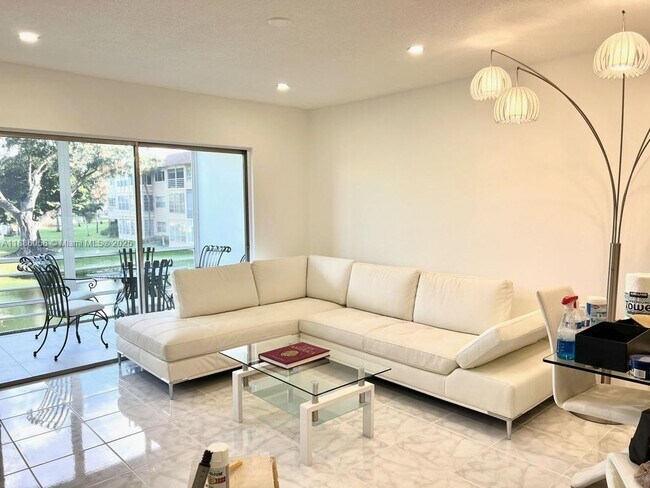Foto del edificio - 5051 W Oakland Park Blvd
