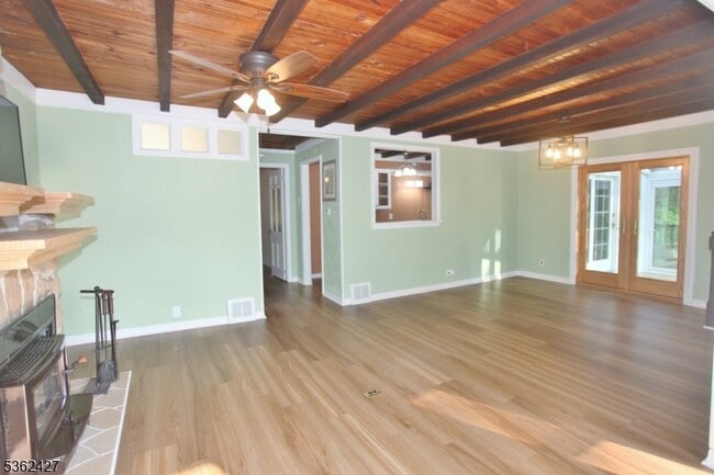 Building Photo - 56 Rogerene Way