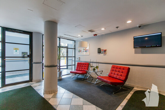 Building Photo - 711 W Gordon Terrace