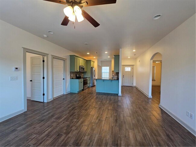 Building Photo - 8 Horncastle Dr