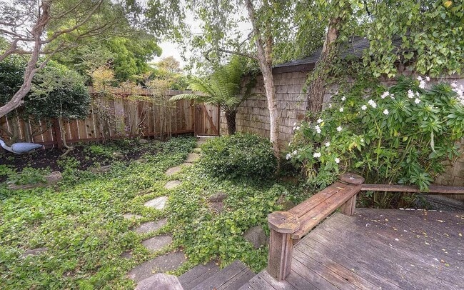 Building Photo - 1004 Acacia St