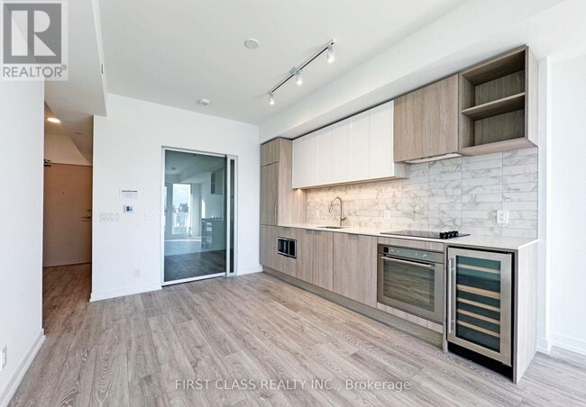 Building Photo - 2020-2020 Bathurst St