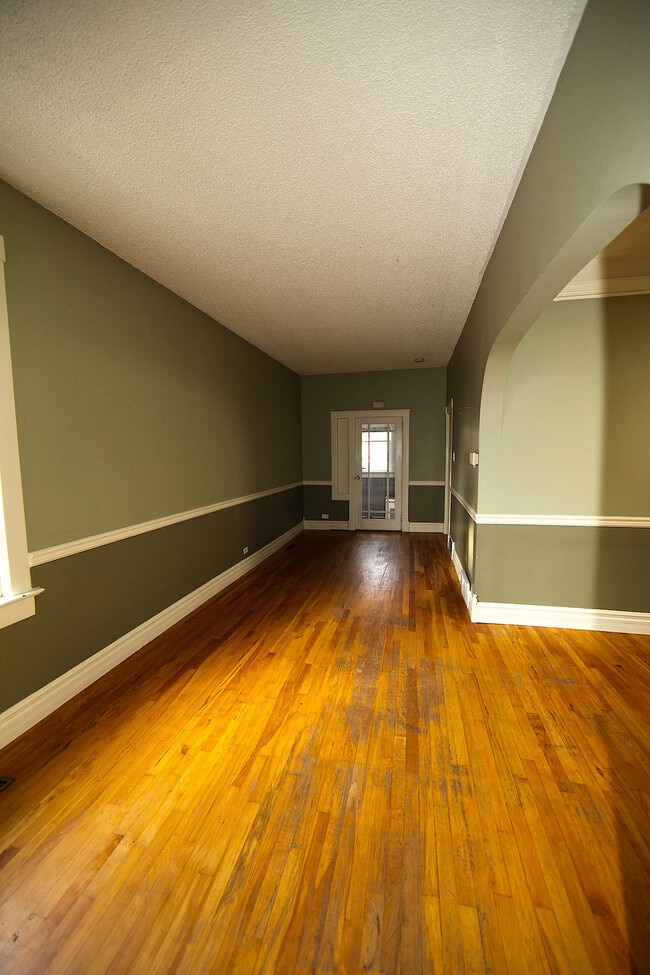 Building Photo - Cozy Character Home near SAIT - 2 bedroom ...