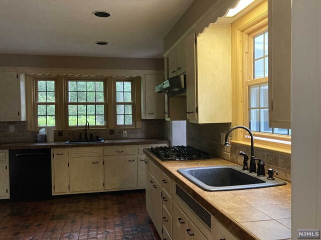 Building Photo - 104 Chestnut Ridge Rd
