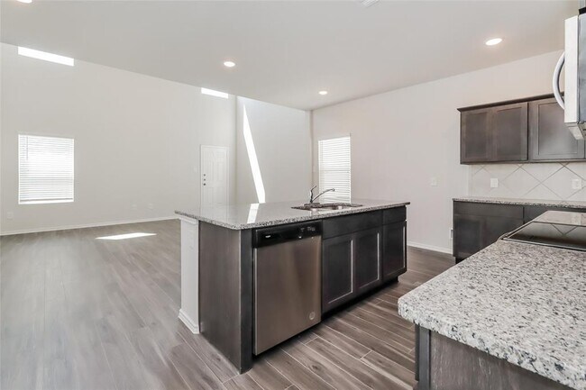 Building Photo - 15352 Estrella Rd E