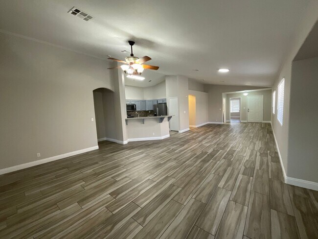 Foto del edificio - Single story 4br, 2bth, 2cg