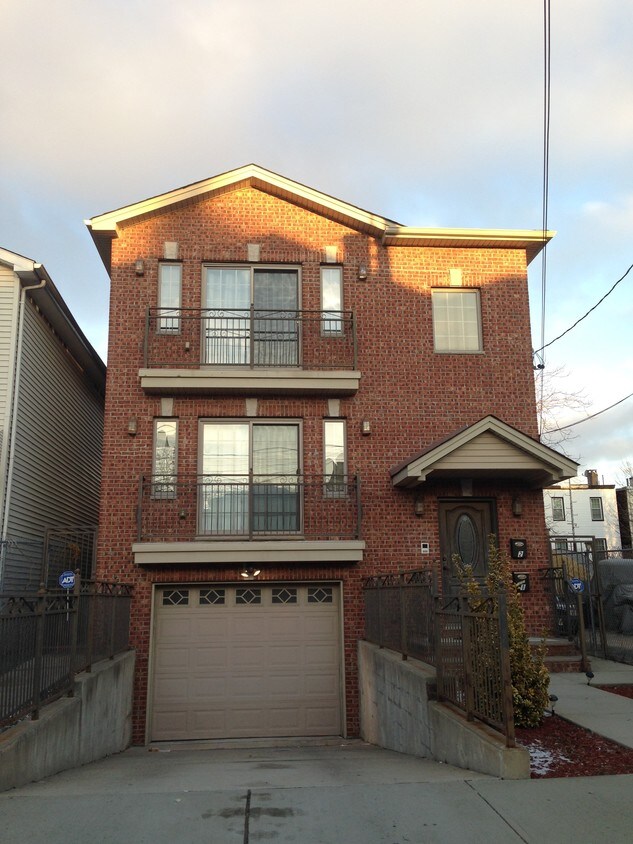Primary Photo - 249 Halladay St