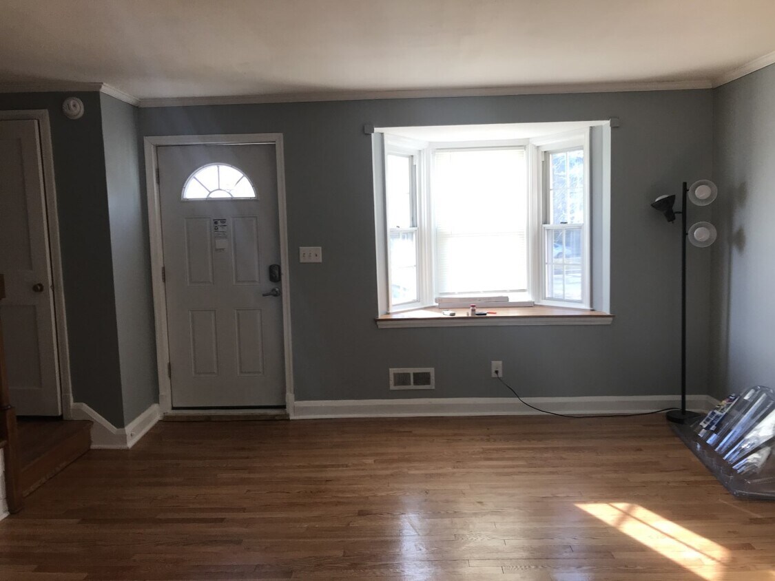 Sala de estar - 8318 Loch Raven Blvd