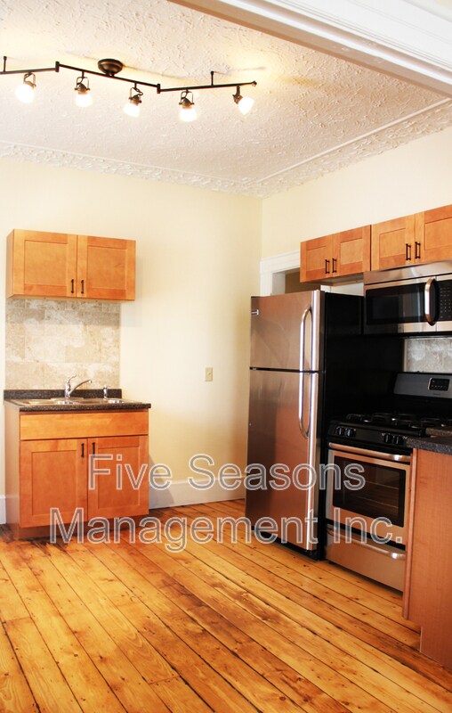 Building Photo - 40 Intervale Ave