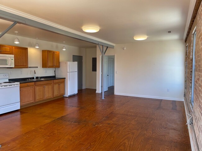 Building Photo - 1416