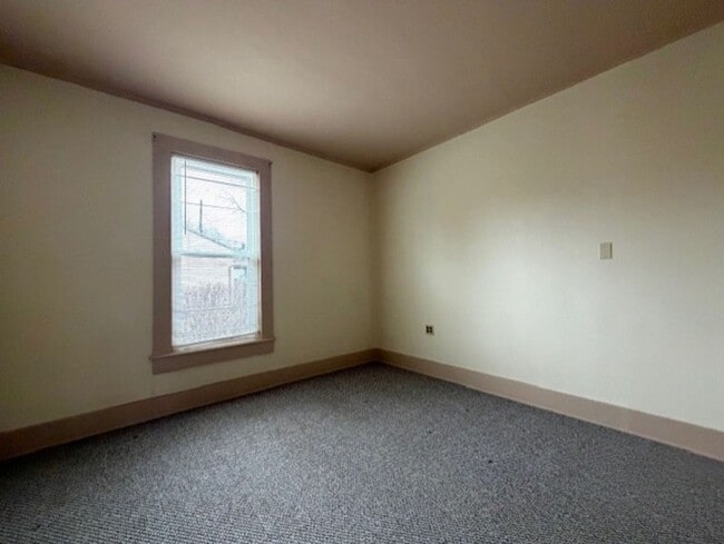 Building Photo - 22 1/2-22 1/2 Willis Ave