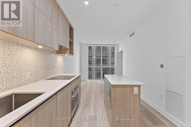 Building Photo - 1 Yorkville Ave