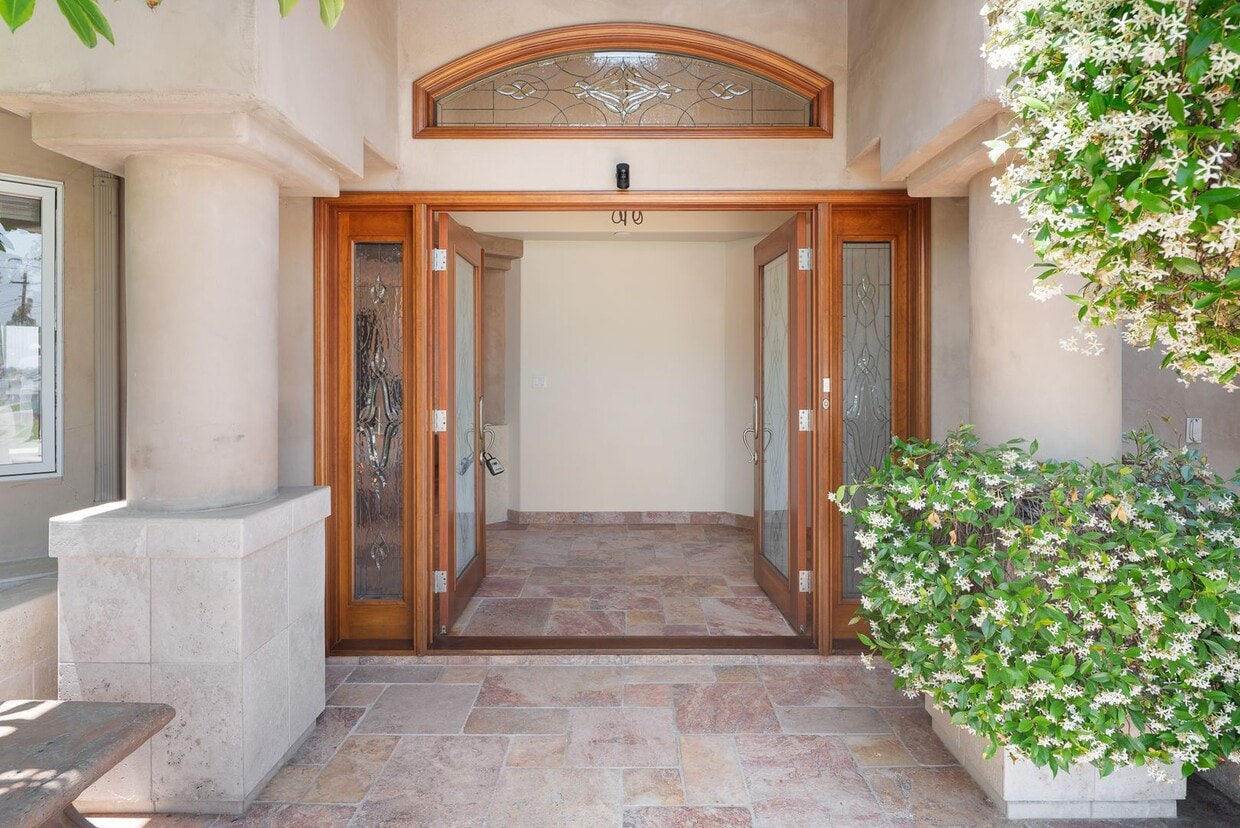 Foto principal - Custom Single Story in coveted Alvarado Es...