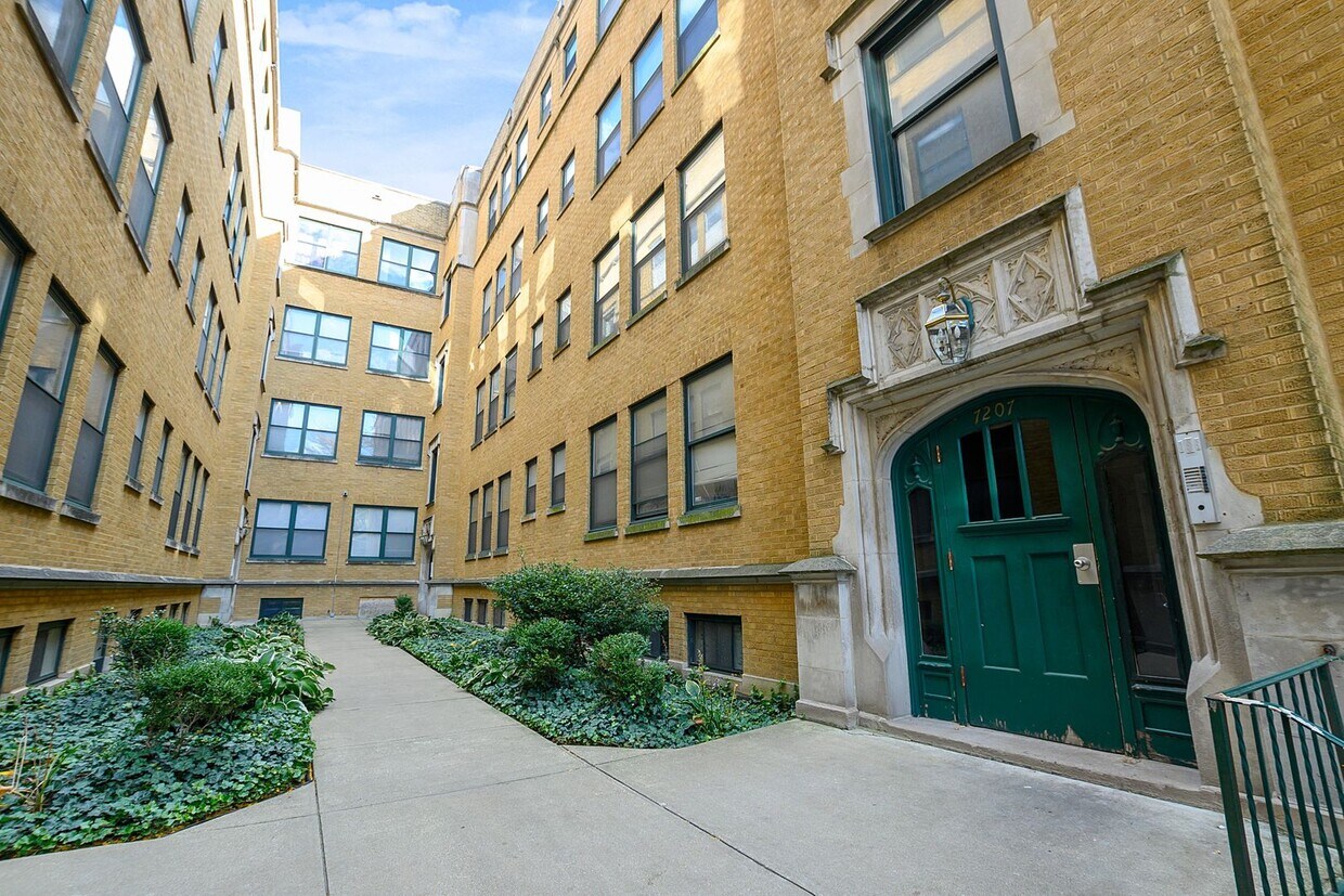 Foto principal - Beautiful 2Bed/1Bath in South Shore!
