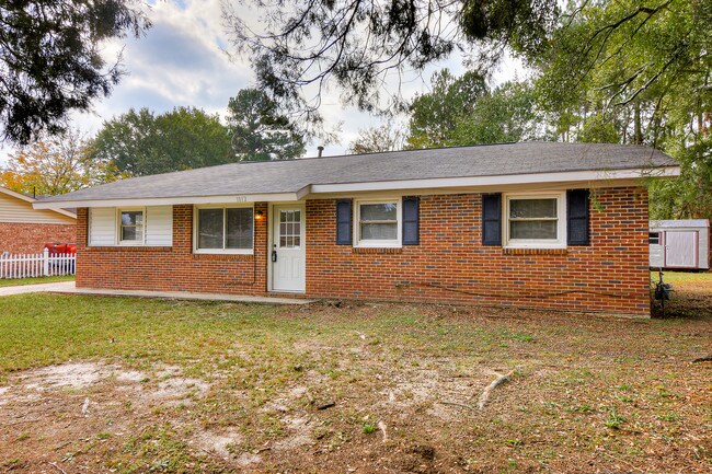 Building Photo - 1812 Karian Dr