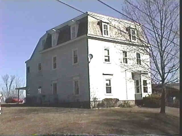 Building Photo - 10-12 Beach St