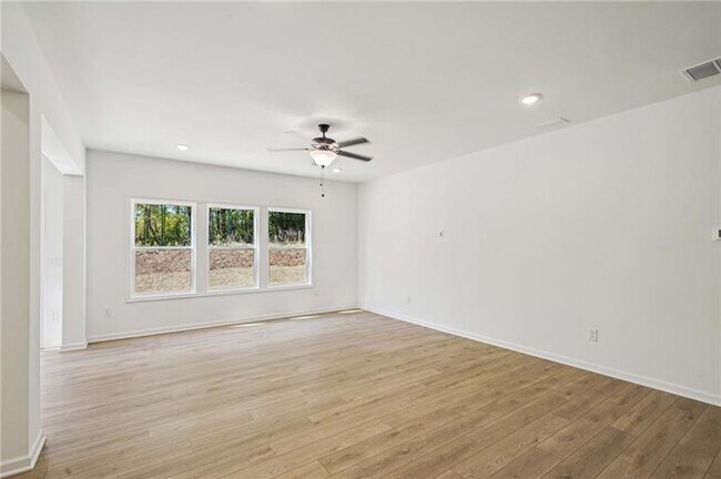 Building Photo - 240 Silverleaf Trl