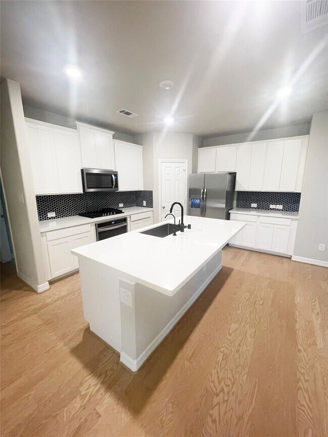 Foto del edificio - 13307 Rowan Grn Dr